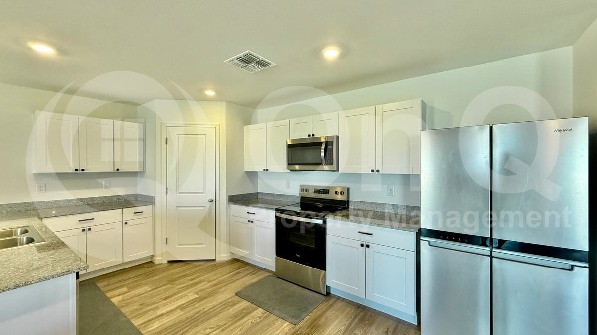 1308 E Tuscany St - Photo 3 of 22