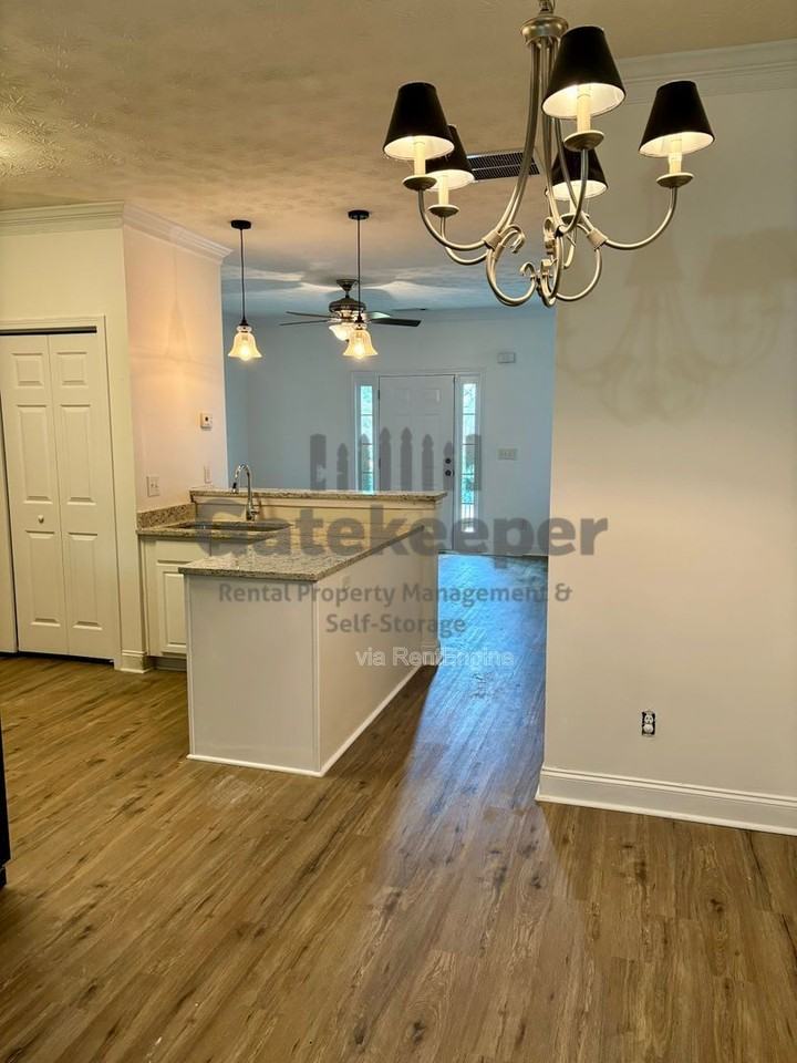 76 Intown Pl - Photo 5 of 14