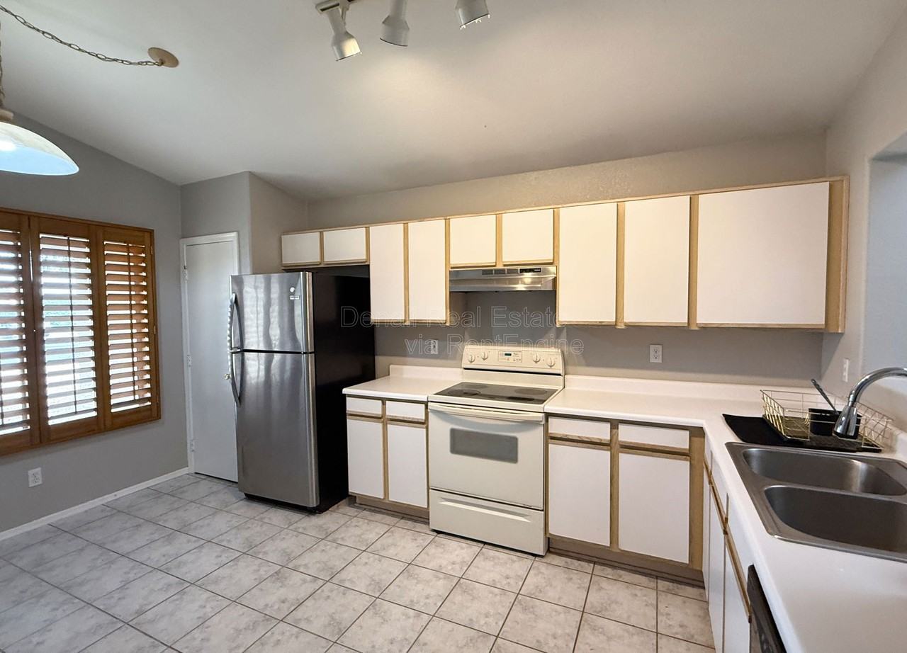 6757 W Gardenia Ave - Photo 3 of 21