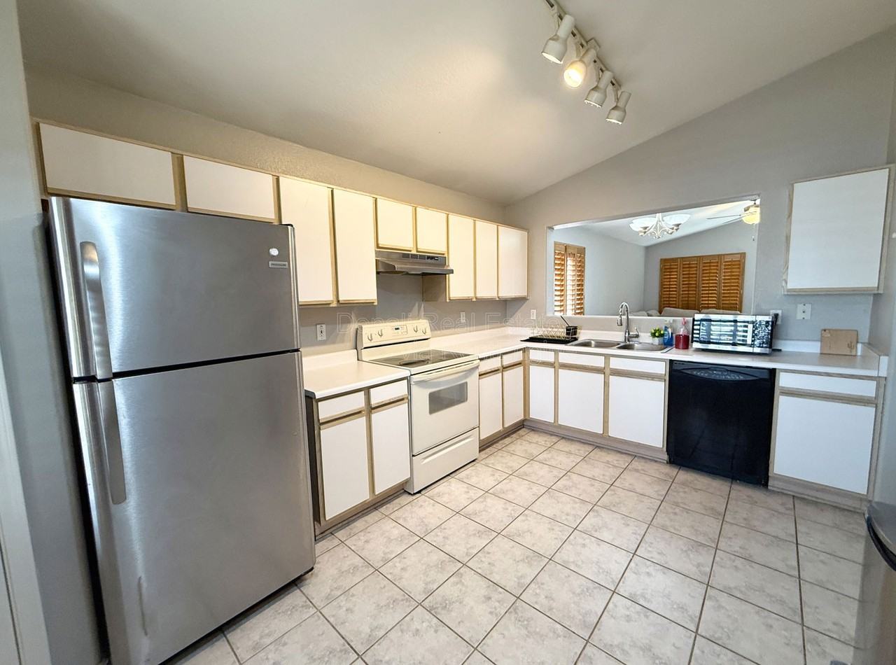 6757 W Gardenia Ave - Photo 4 of 21