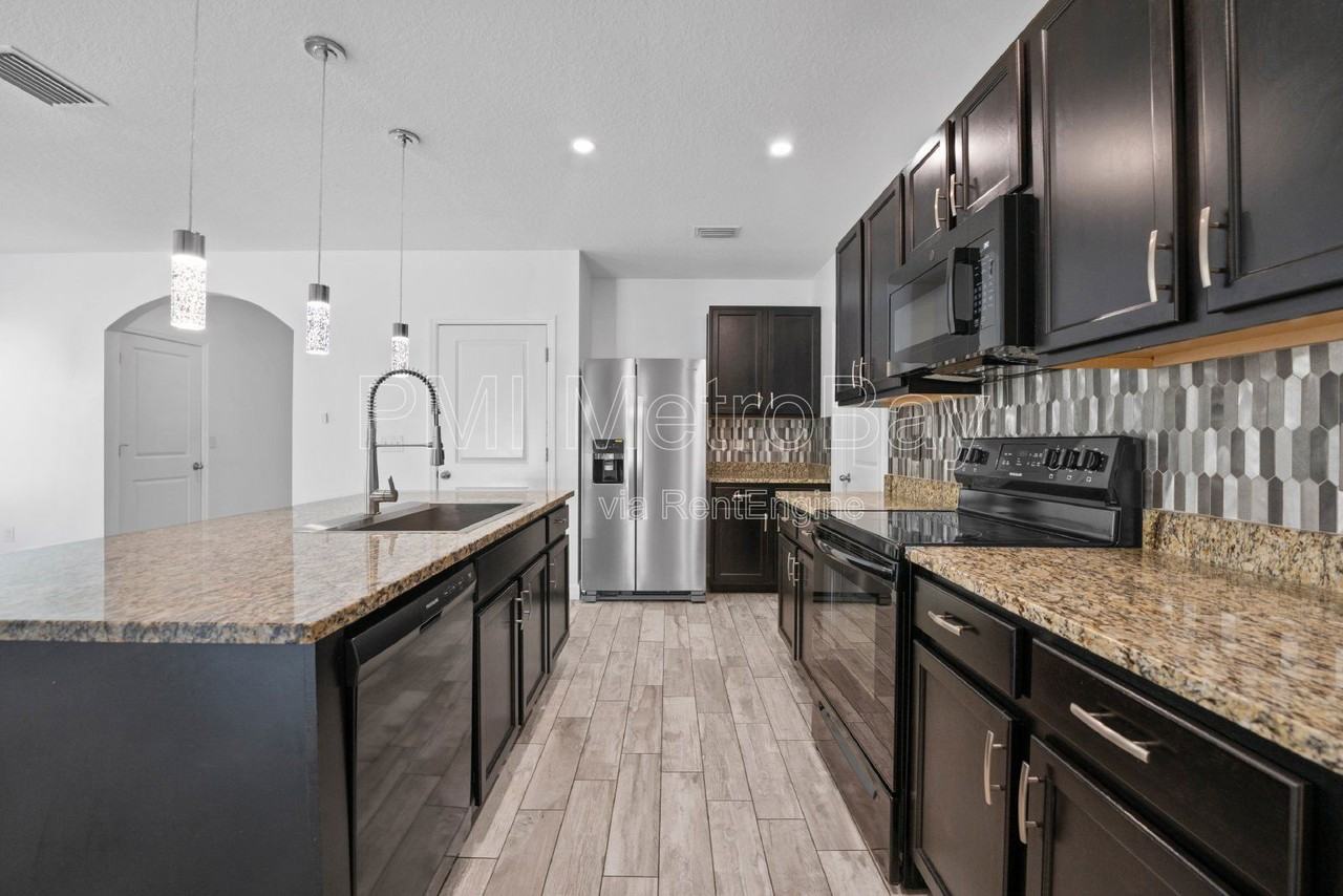 105 Lacewing Pl - Photo 2 of 50