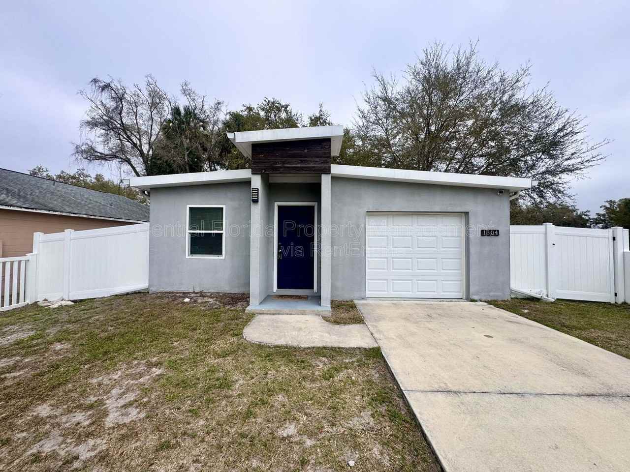 1504 W 18th St - Photo 2 of 25