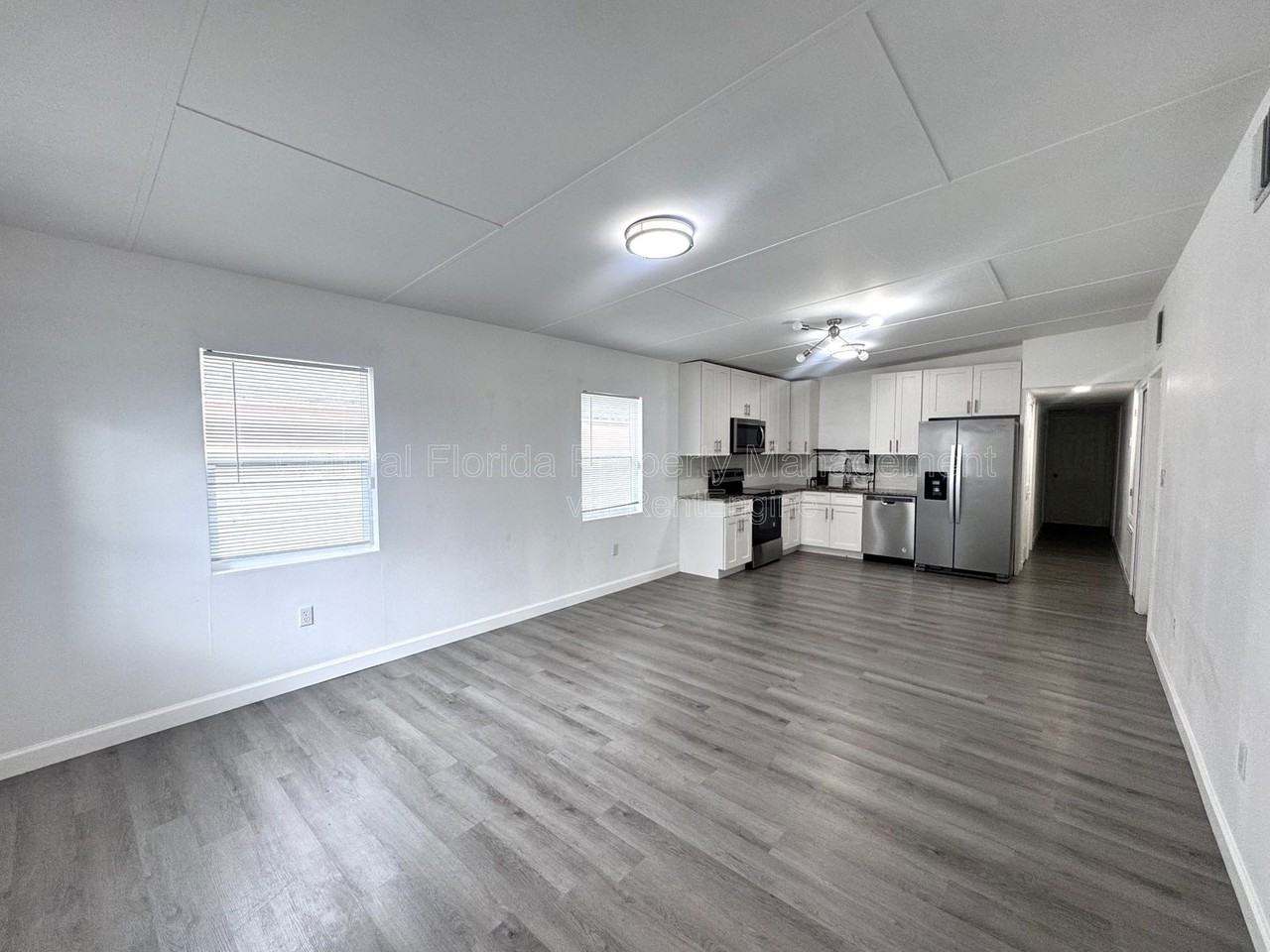 1504 W 18th St - Photo 4 of 25