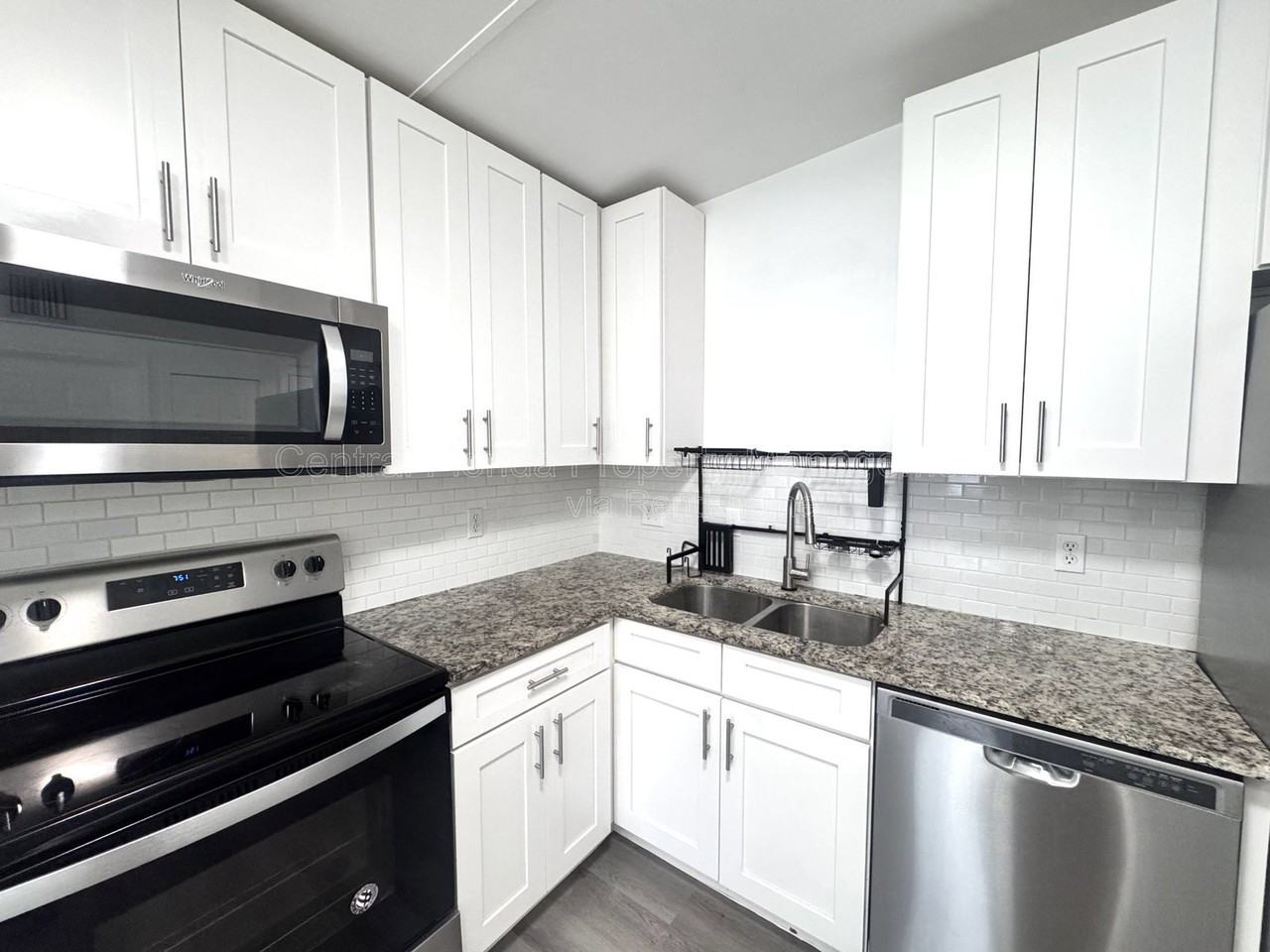 1504 W 18th St - Photo 6 of 25