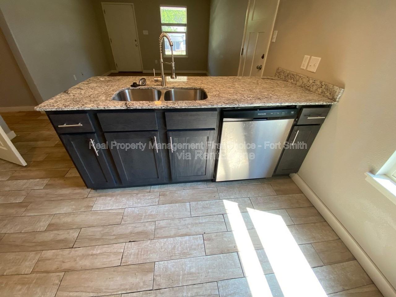 1608 S P St #B - Photo 4 of 13