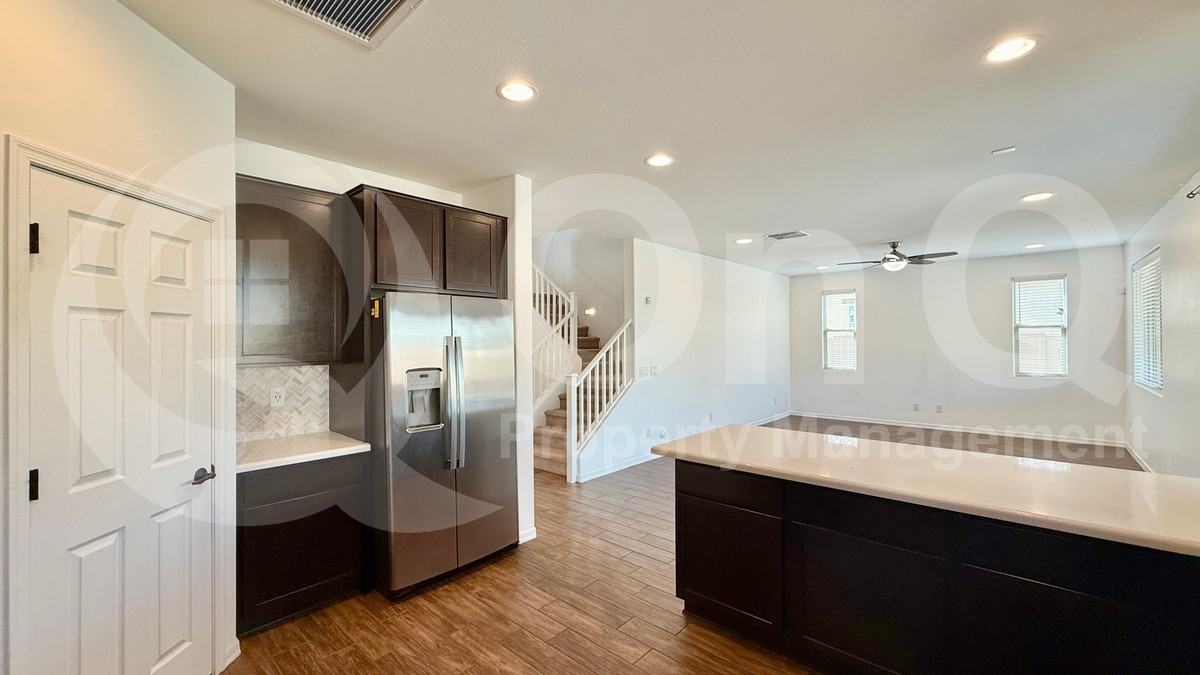 7966 W Medlock Dr - Photo 4 of 33