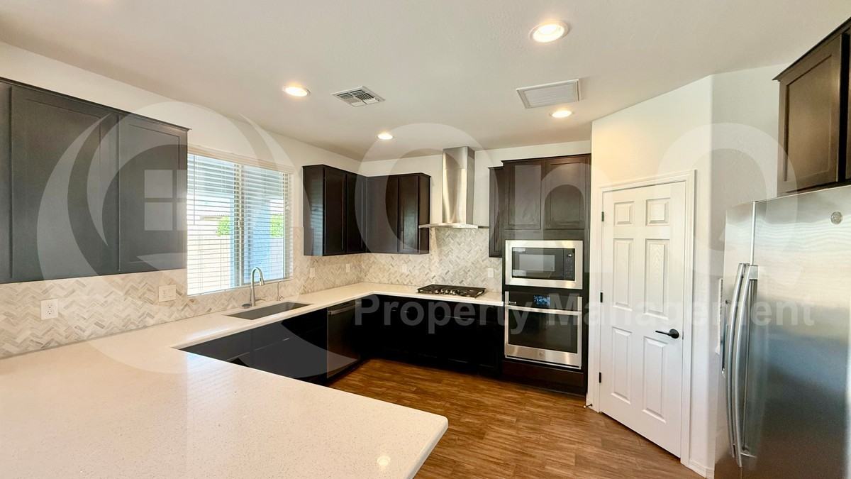 7966 W Medlock Dr - Photo 5 of 33