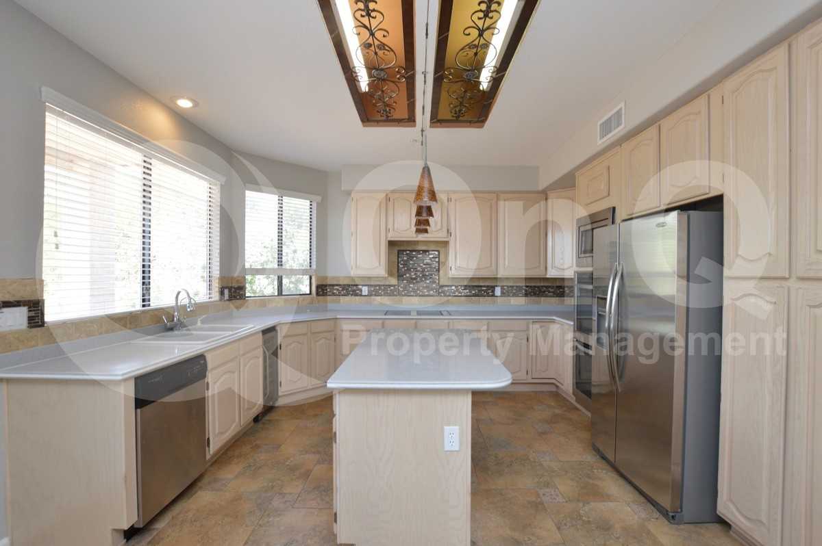 25940 N 82nd St - Photo 3 of 28