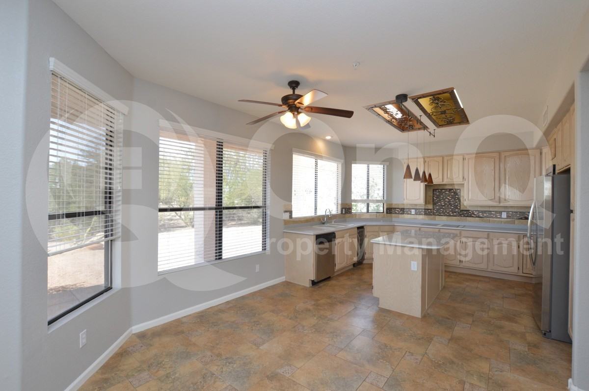 25940 N 82nd St - Photo 4 of 28