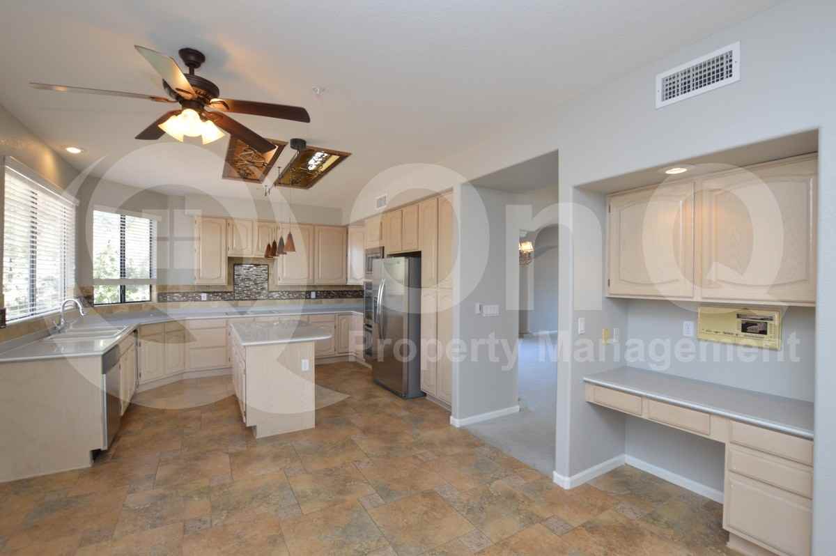 25940 N 82nd St - Photo 5 of 28