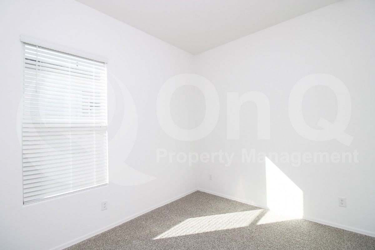 15604 W Smoketree Dr - Photo 6 of 20