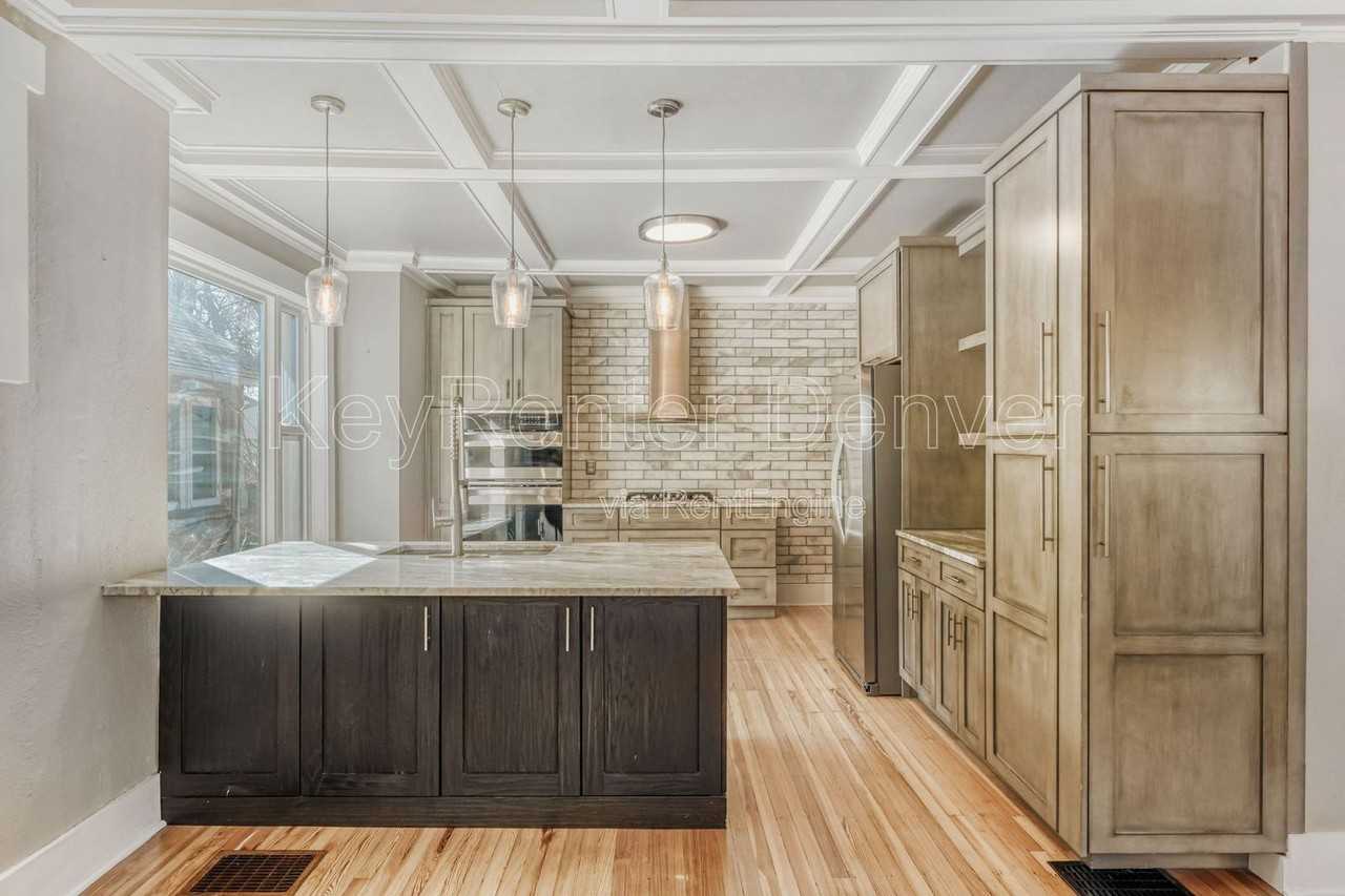 3056 W Clyde Pl - Photo 4 of 18