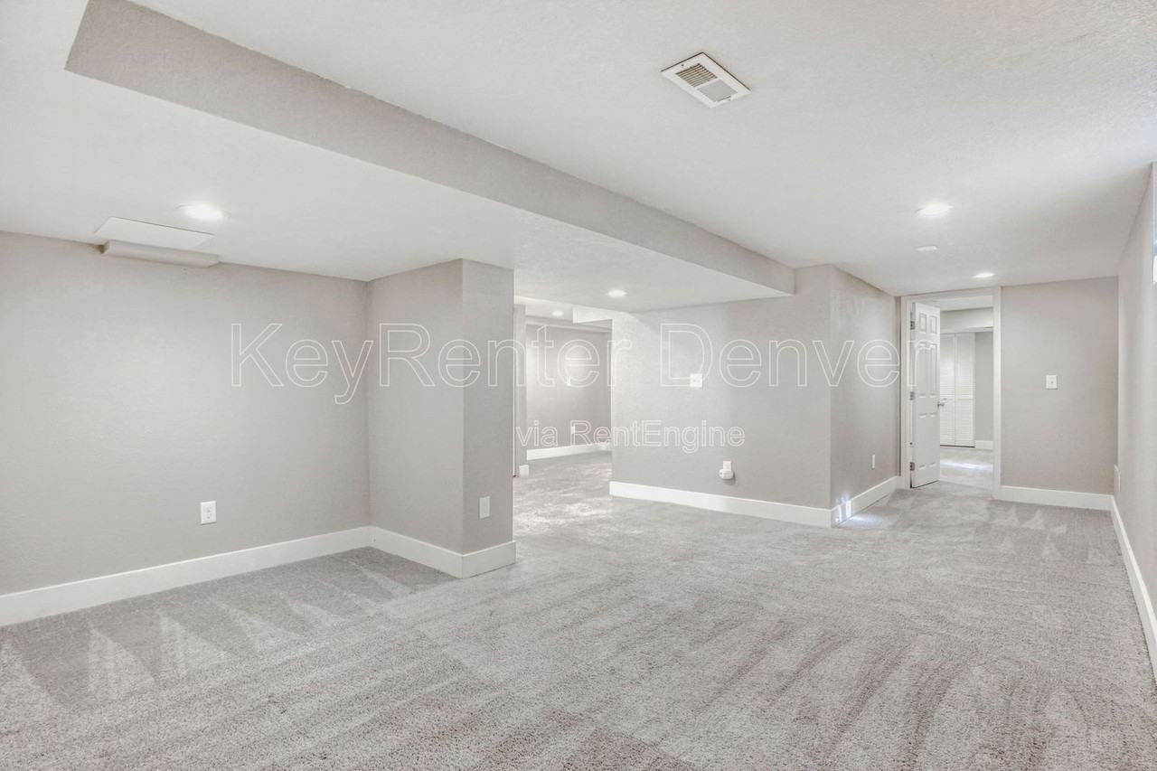 3056 W Clyde Pl - Photo 7 of 18