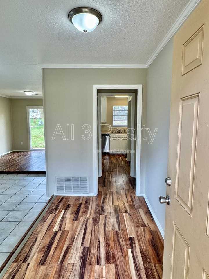 523 Placid Dr - Photo 5 of 33