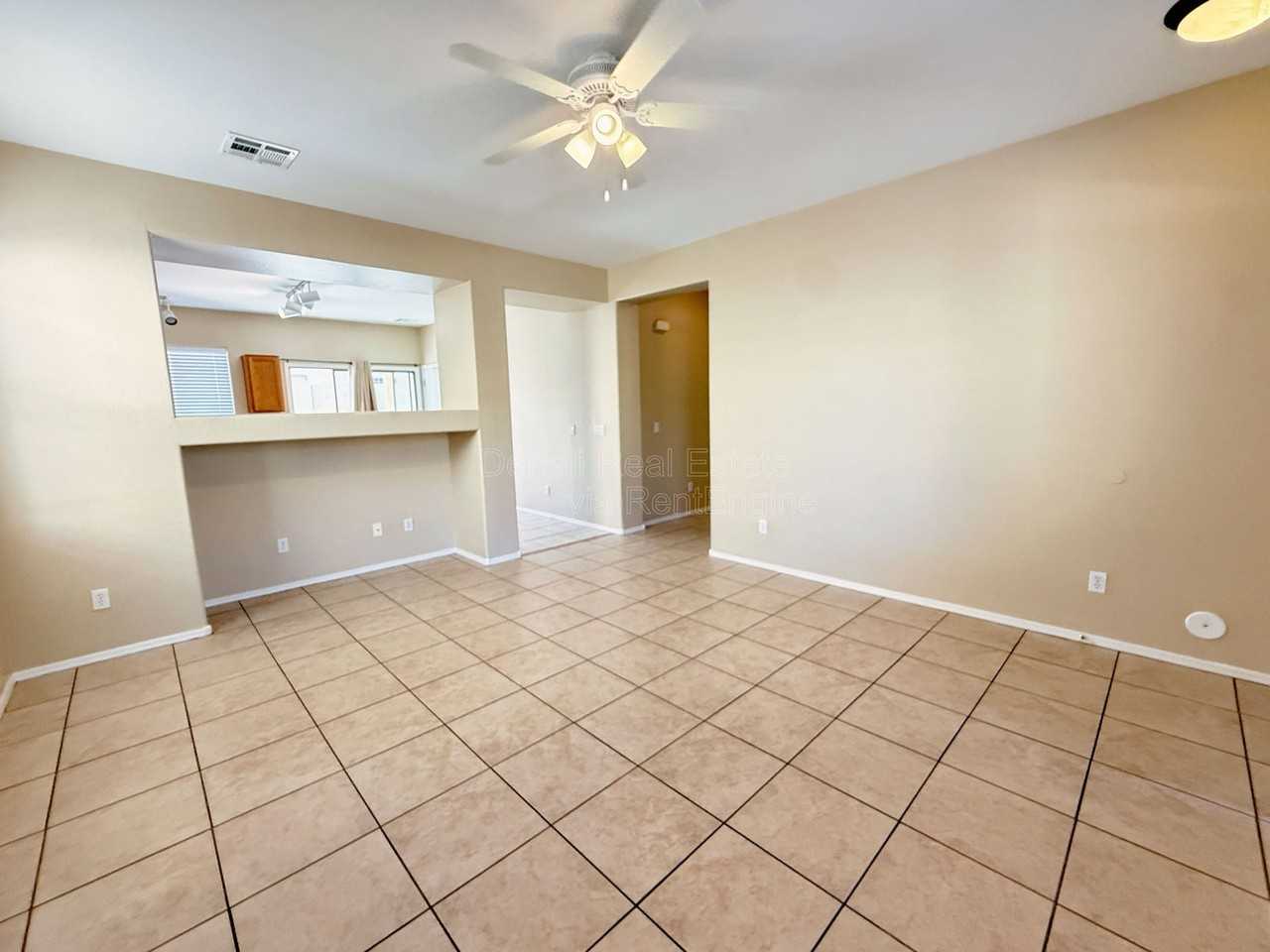 4539 E Ivanhoe St - Photo 4 of 28