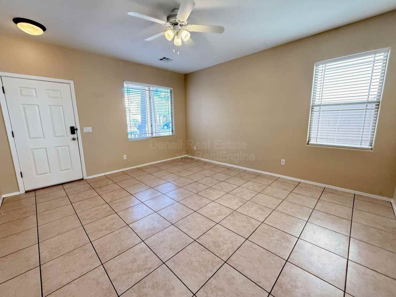 4539 E Ivanhoe St - Photo 5 of 28