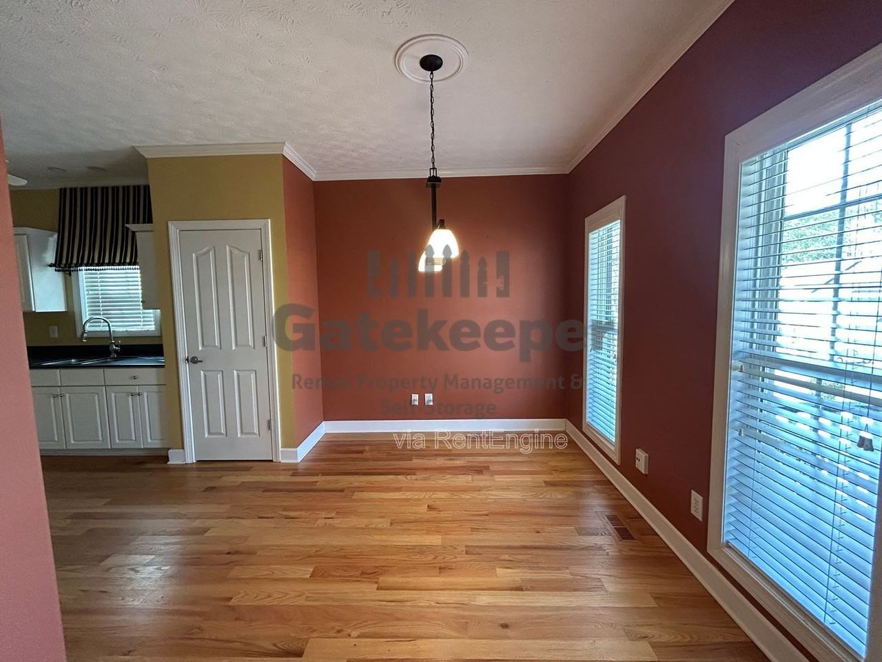 111 Hanbury Ln - Photo 4 of 28