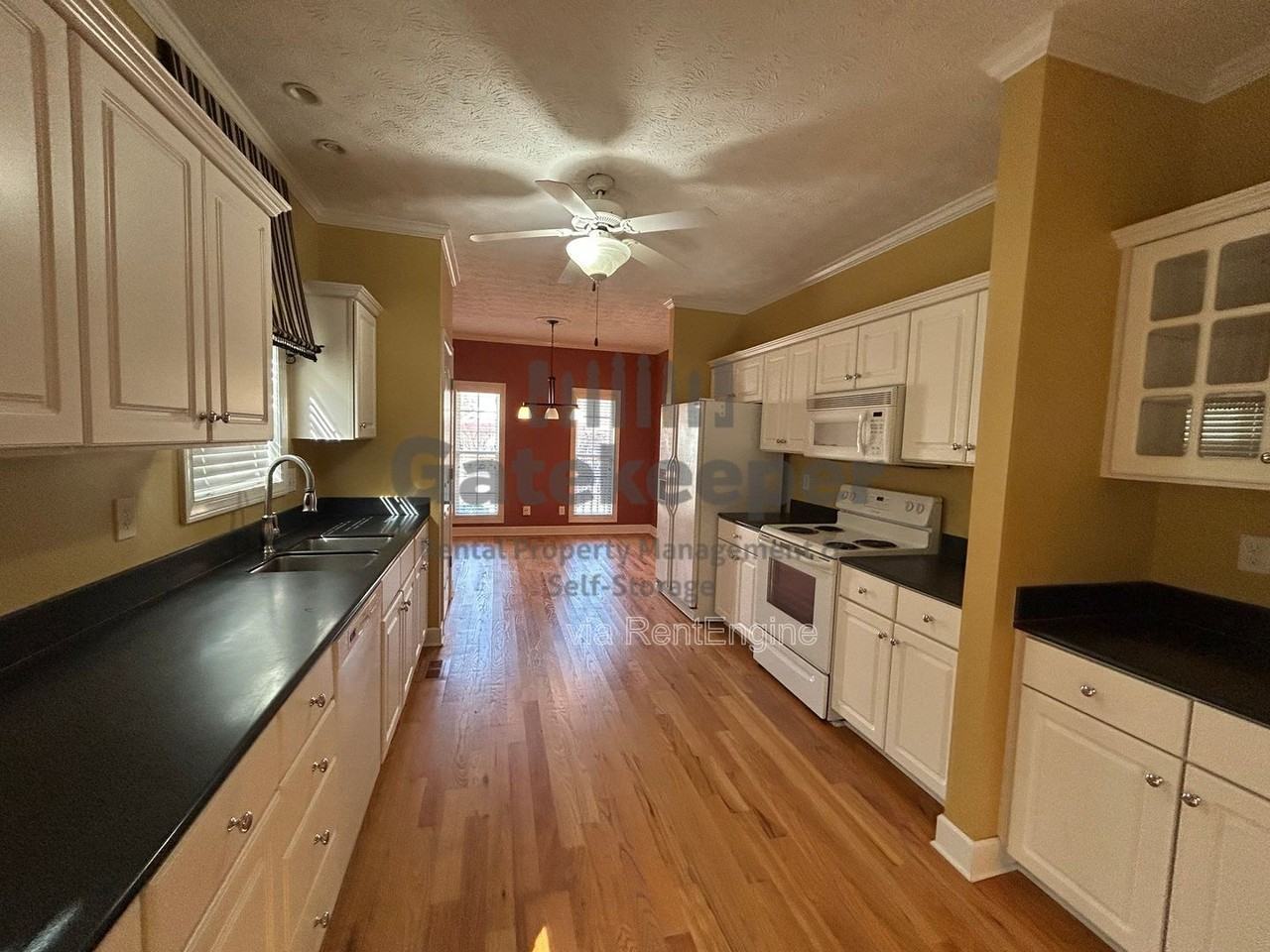 111 Hanbury Ln - Photo 7 of 28