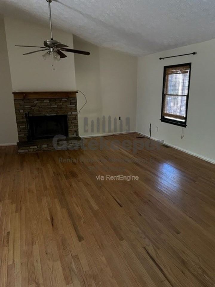 468 Davis Rd - Photo 3 of 13