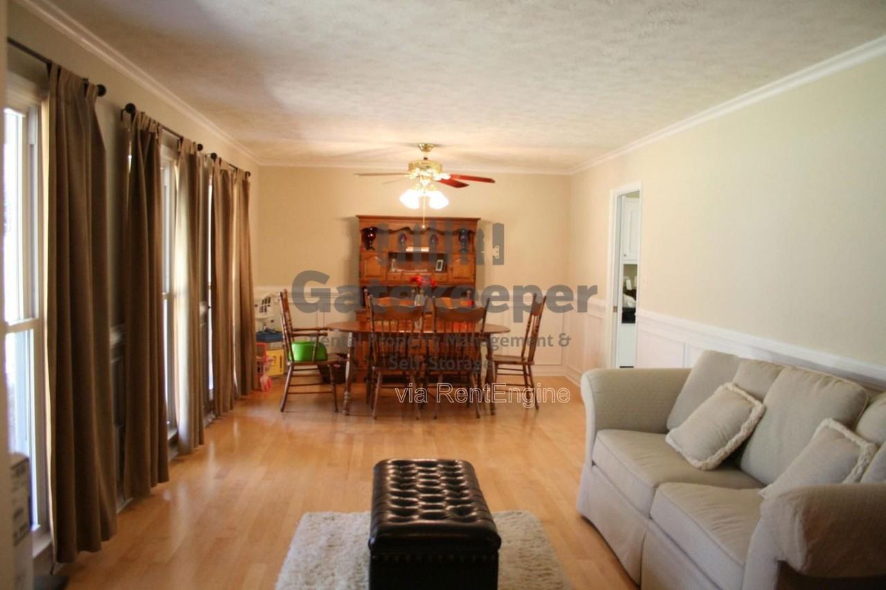 105 Timberlane Trl - Photo 2 of 19