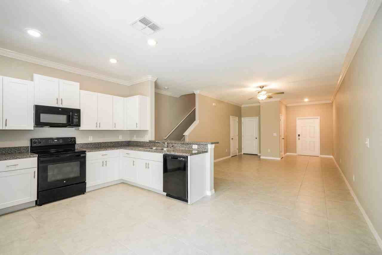 1552 Cassius St - Photo 5 of 20