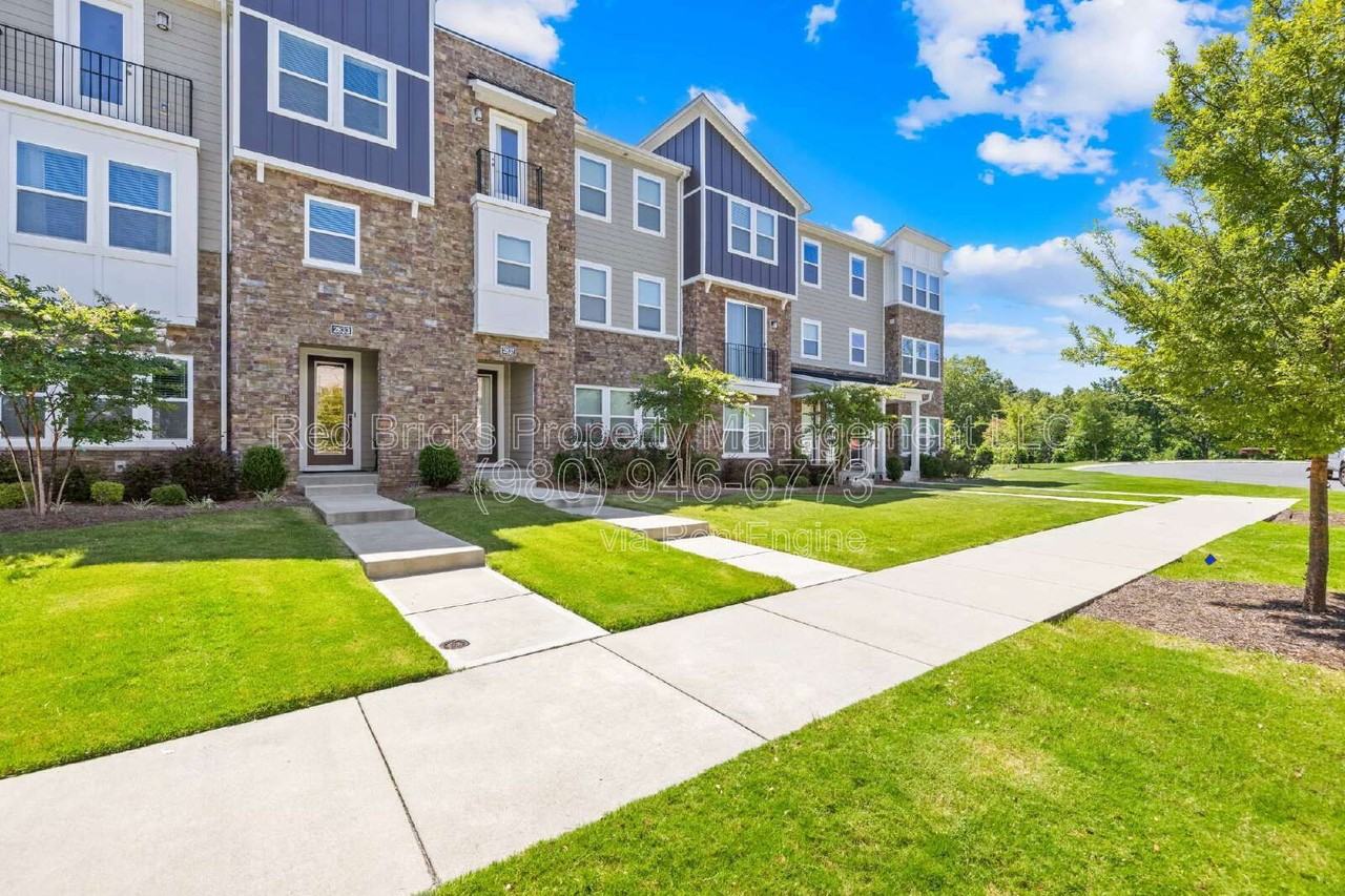 2837 Ensemble Ct - Photo 2 of 30