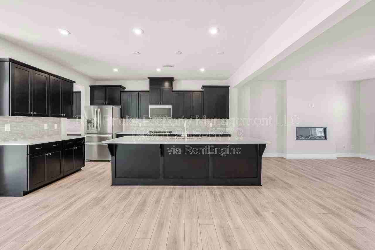 2837 Ensemble Ct - Photo 4 of 30