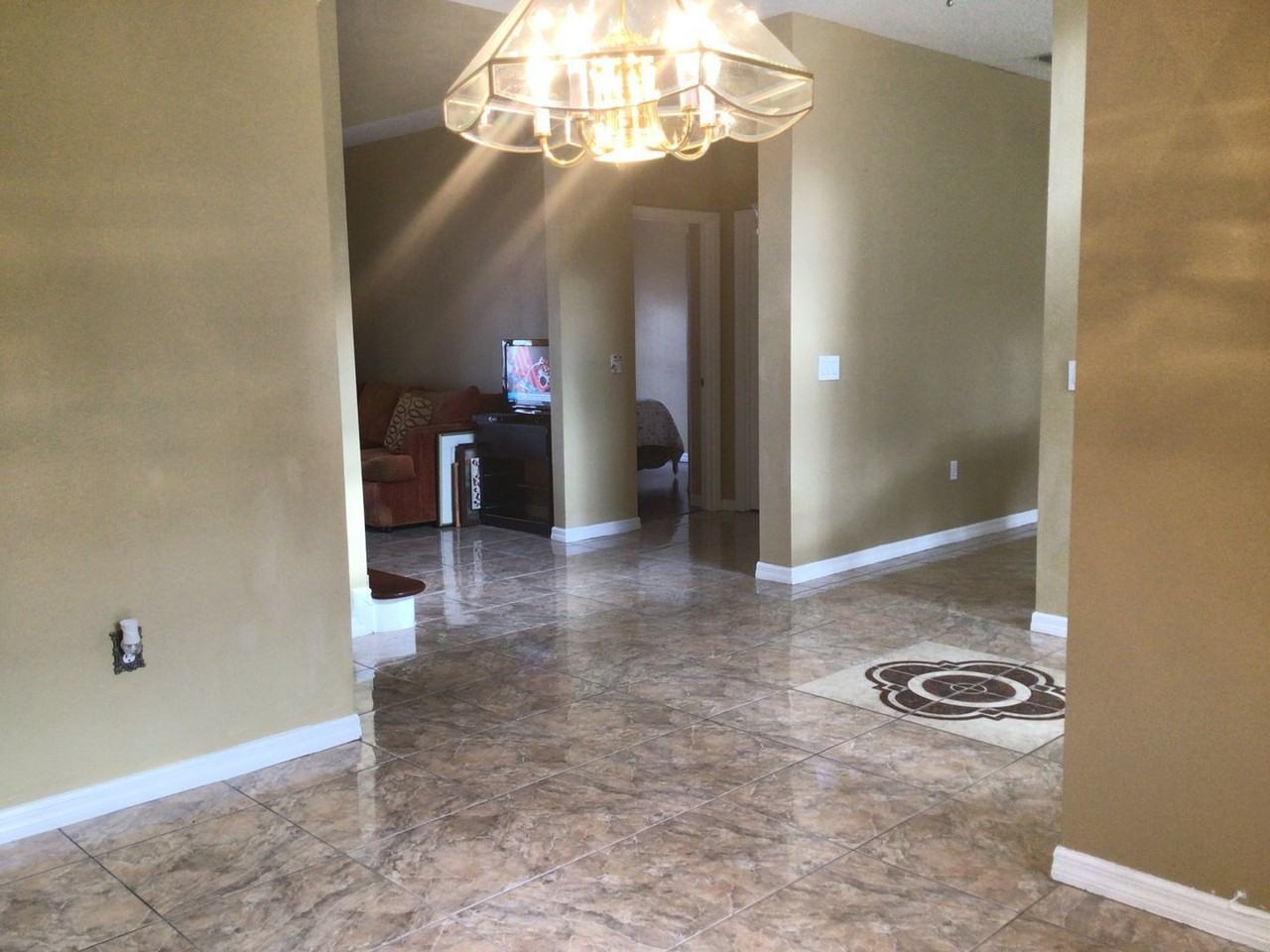 410 Bloomfield Dr - Photo 3 of 31