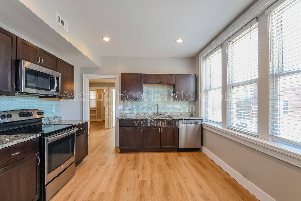 4370 Swan Ave #B - Photo 4 of 10