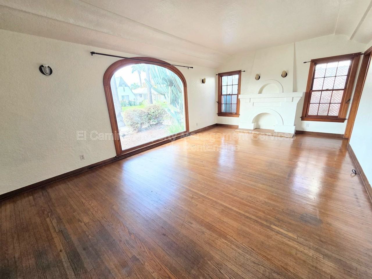 2068 San Francisco Ave - Photo 6 of 24