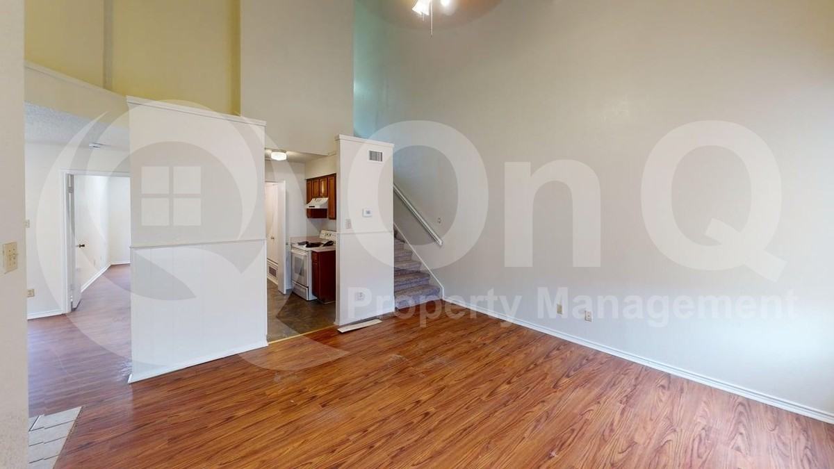 732 Versailles St - Photo 5 of 17