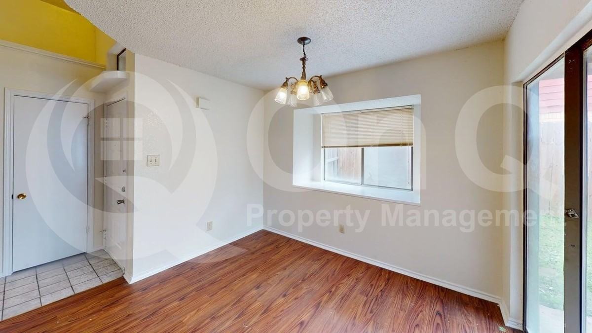 732 Versailles St - Photo 7 of 17