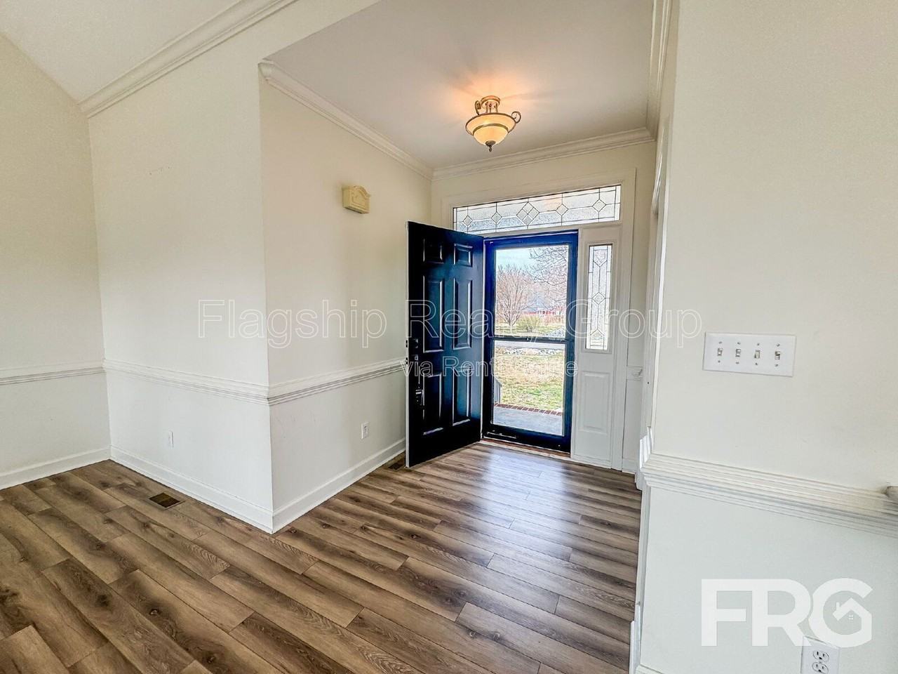 115 Remount Rd - Photo 5 of 37