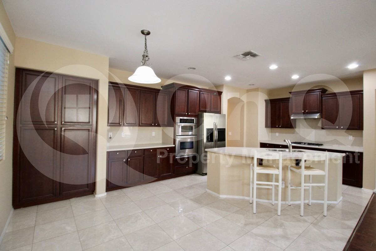 728 E Hummingbird Way - Photo 3 of 40