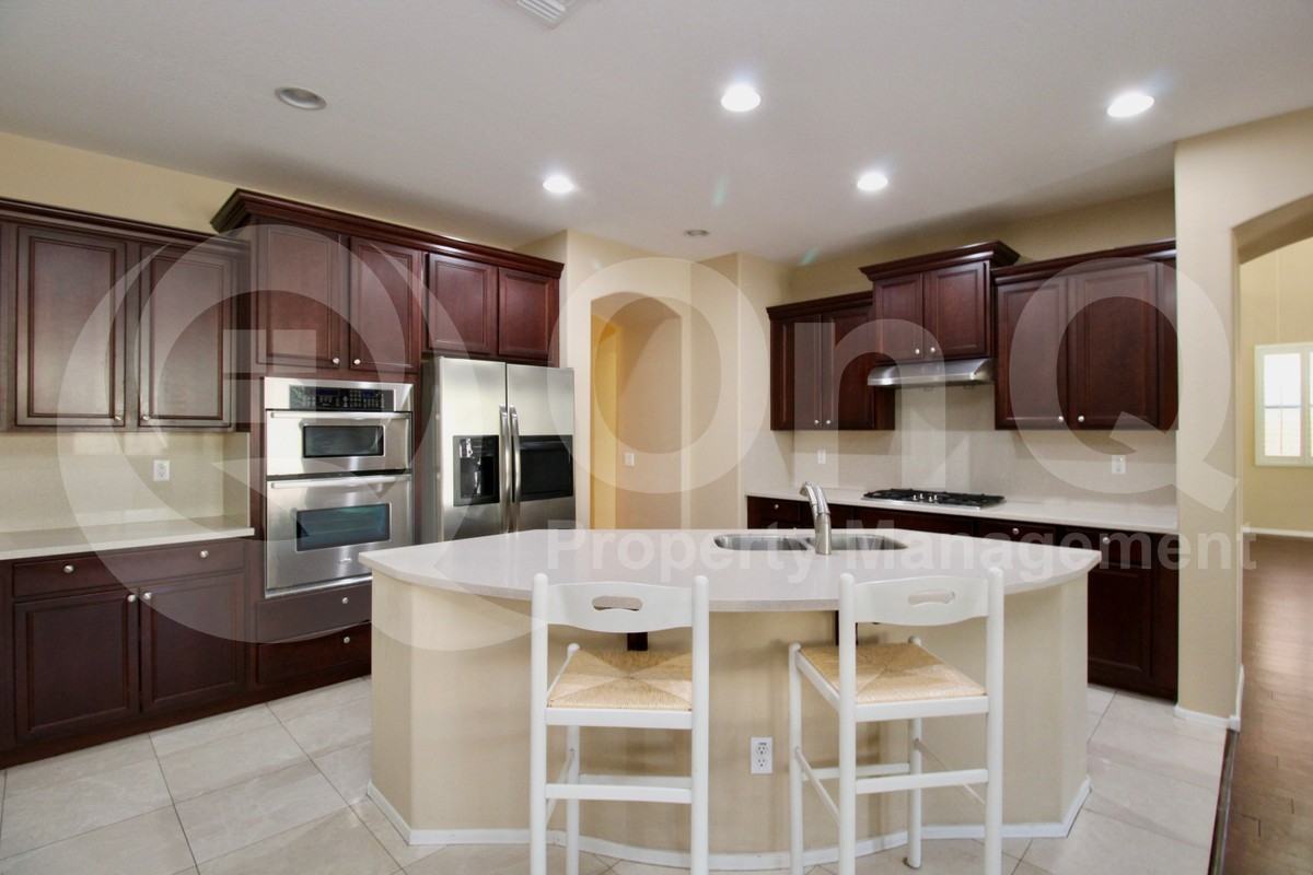 728 E Hummingbird Way - Photo 4 of 40