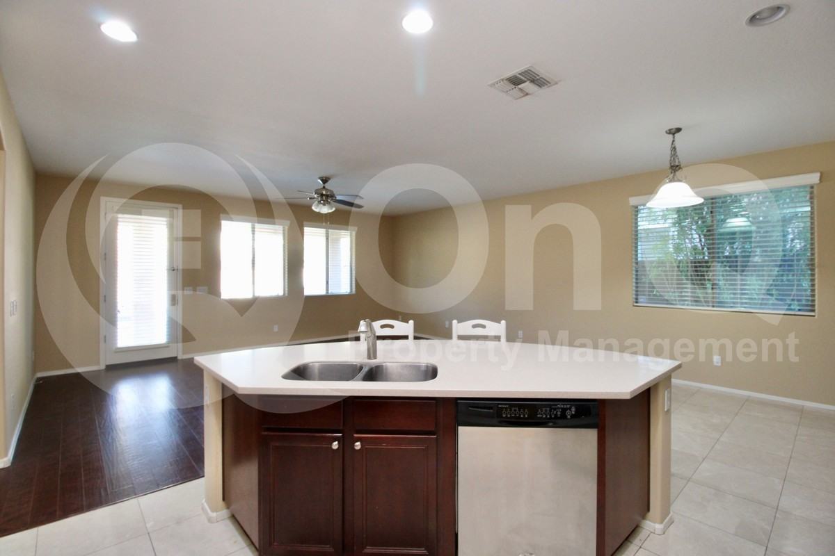 728 E Hummingbird Way - Photo 5 of 40