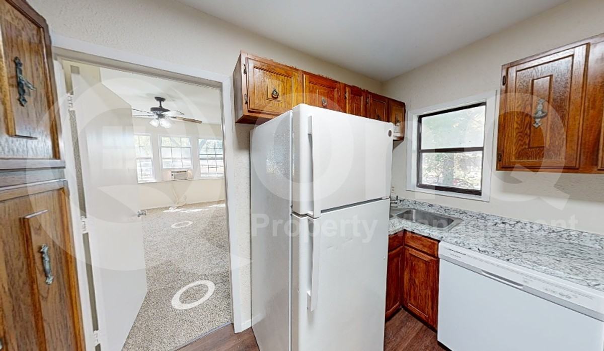 224 W Hull St #B - Photo 4 of 13