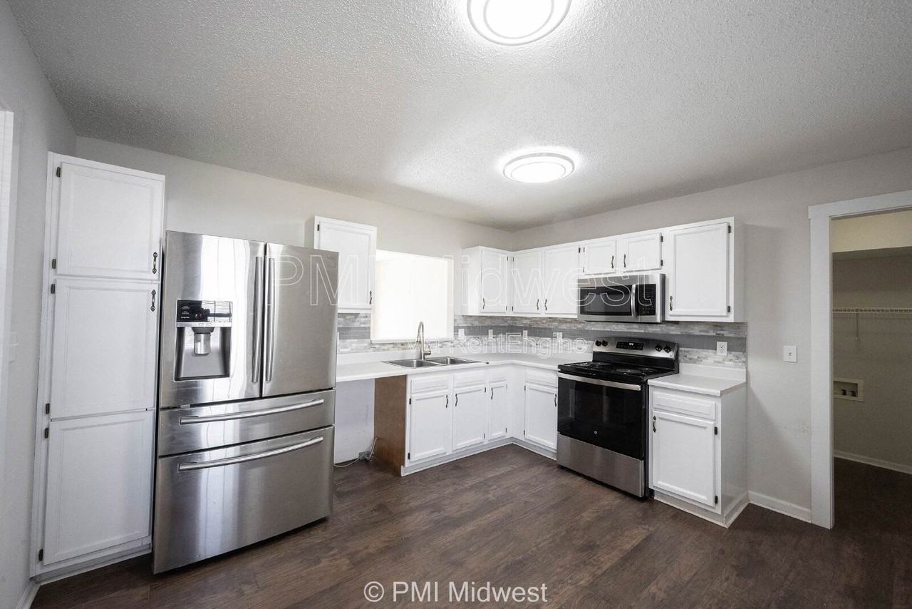 1817 Austin Rd - Photo 7 of 29