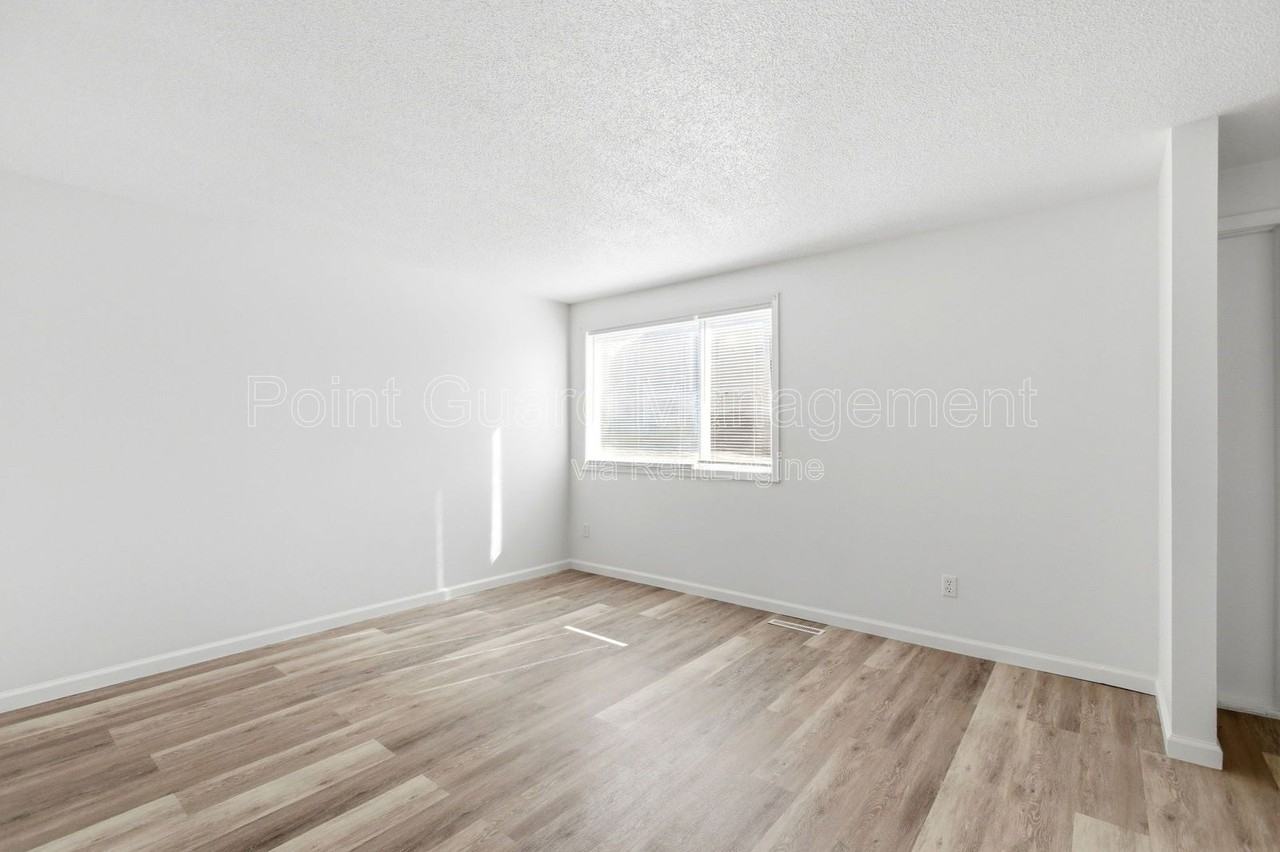 1838 S Cleveland Ave - Photo 2 of 30