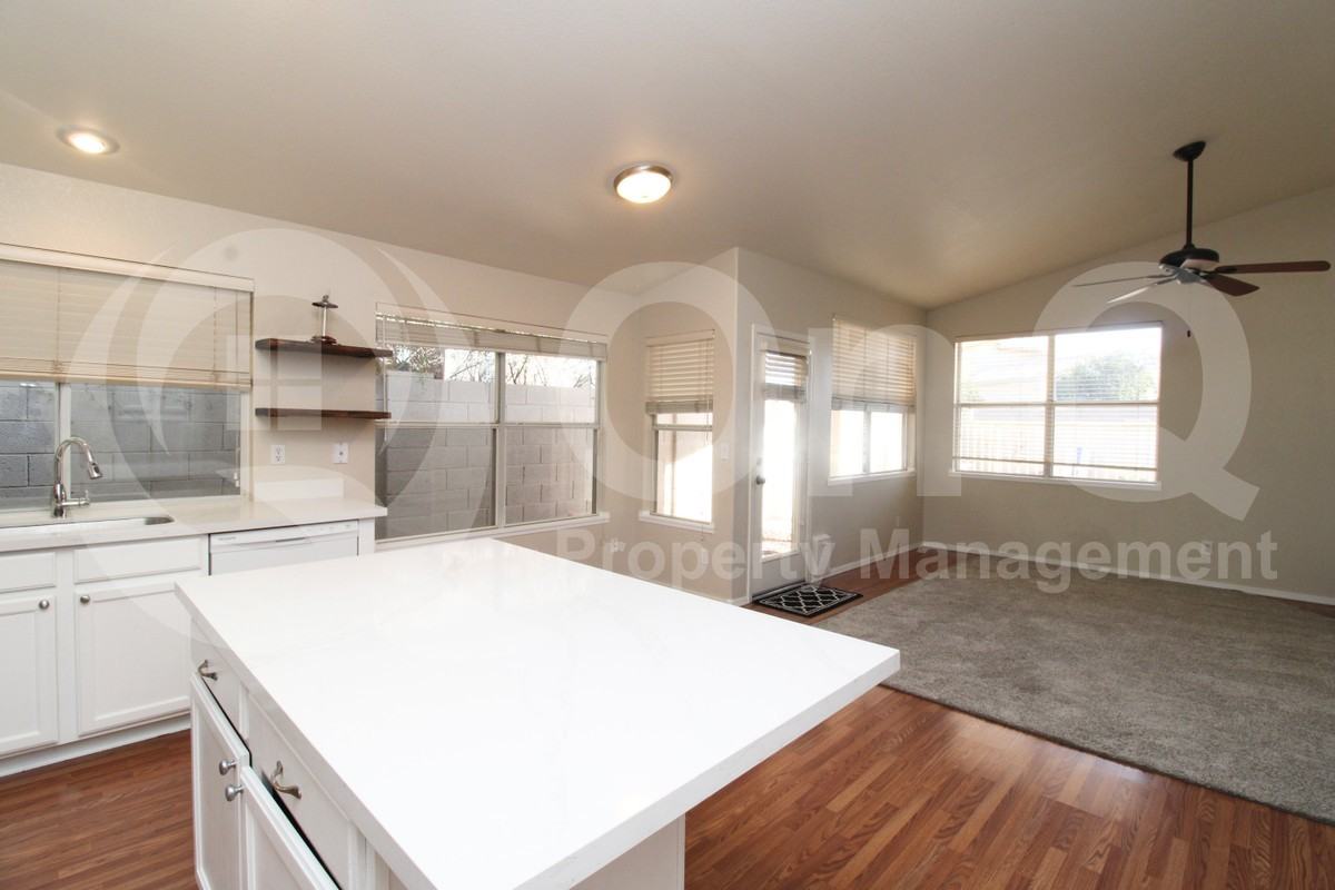 1221 W Jeanine Dr - Photo 5 of 22