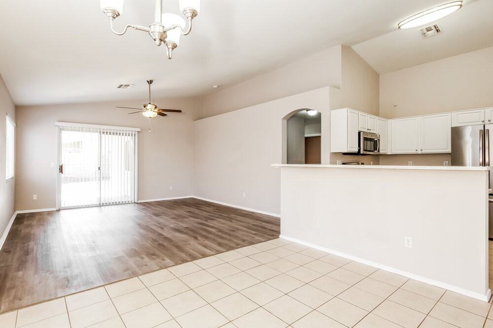 11591 W Hubbell St - Photo 4 of 16