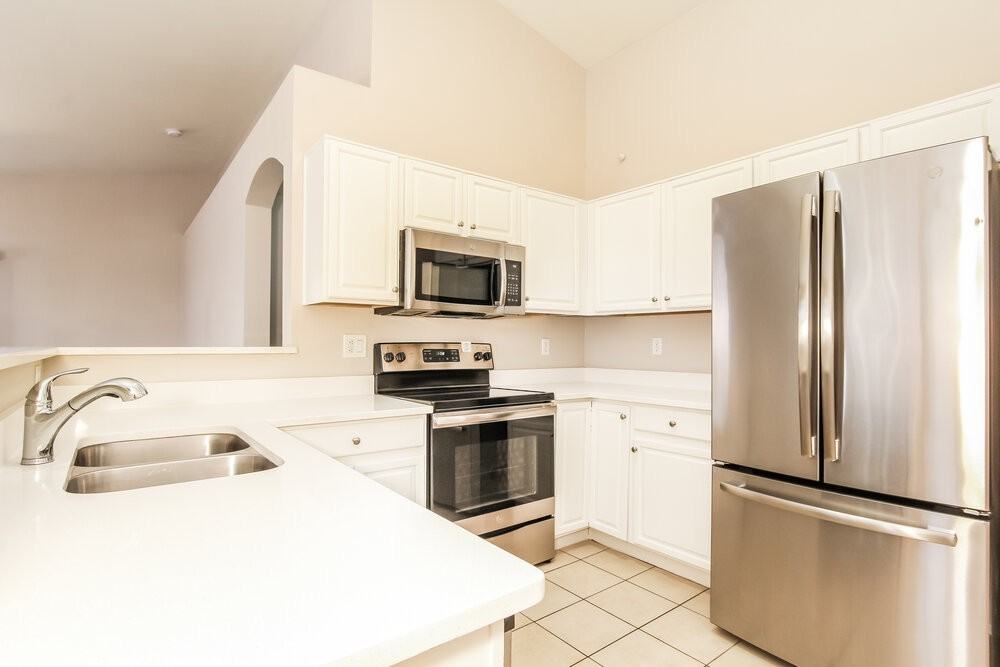 11591 W Hubbell St - Photo 5 of 16