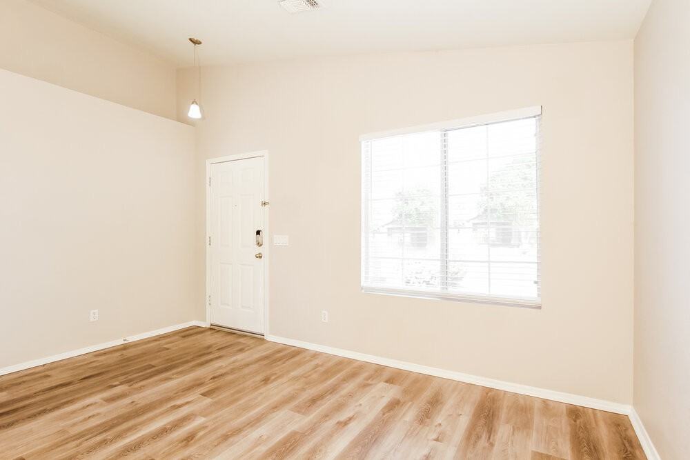 11591 W Hubbell St - Photo 6 of 16