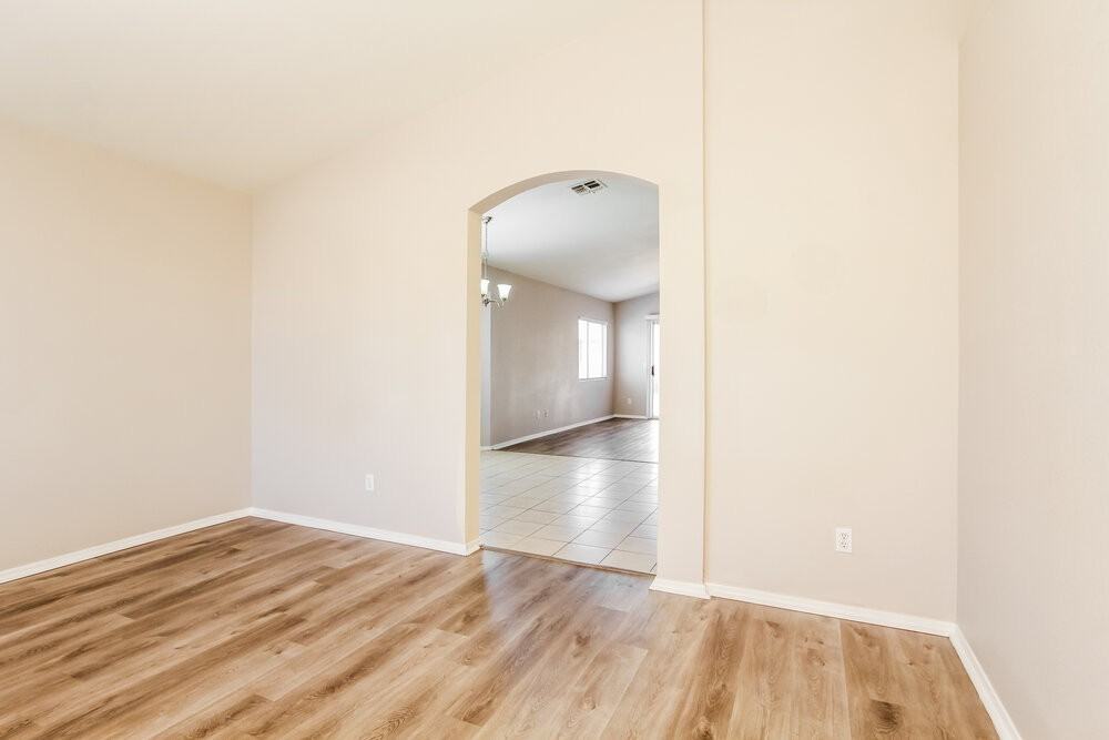 11591 W Hubbell St - Photo 7 of 16