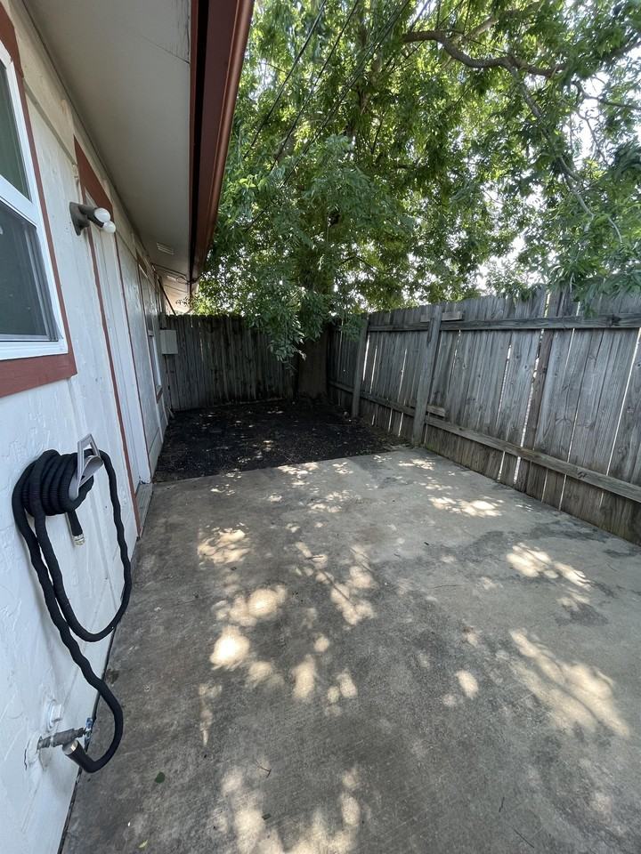 656 Mill St #B - Photo 5 of 17