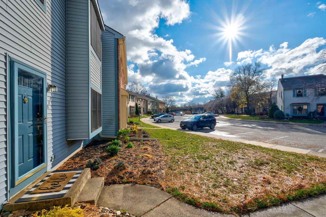 811 Kings Croft #1 - Photo 4 of 33