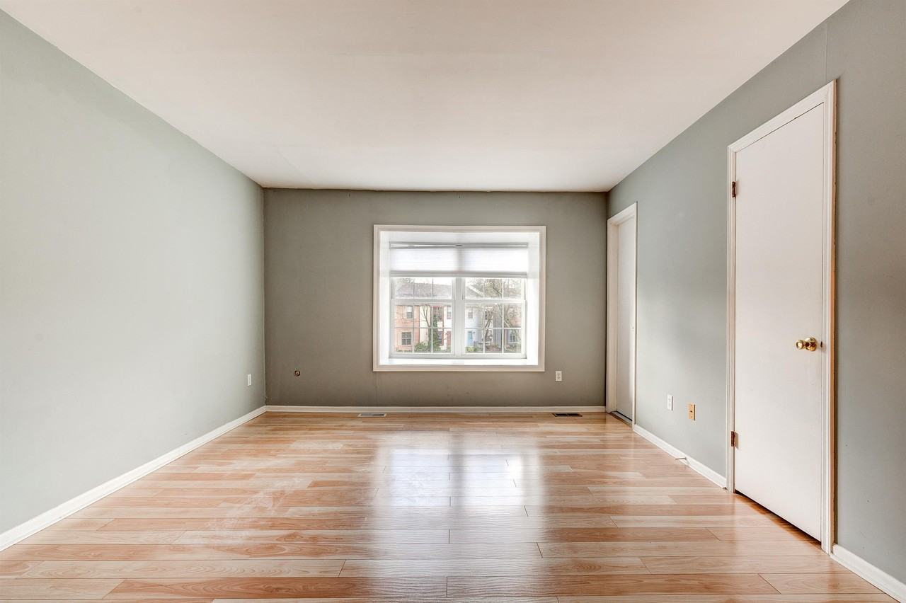 811 Kings Croft #1 - Photo 5 of 33