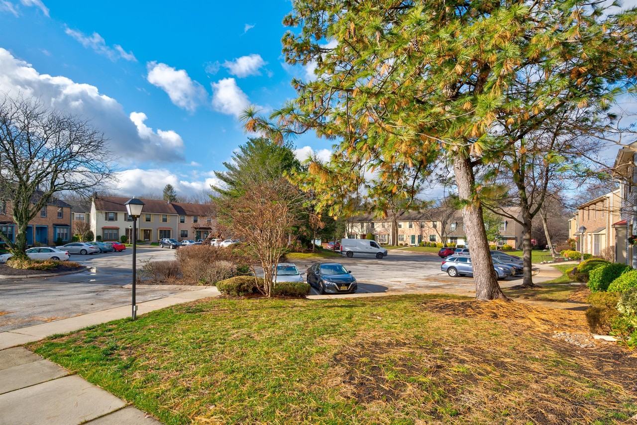 811 Kings Croft #1 - Photo 3 of 33