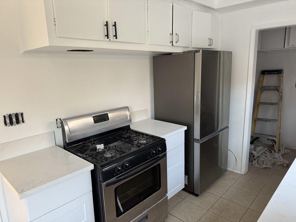 1310 W 89th St #1310 - Photo 3 of 16