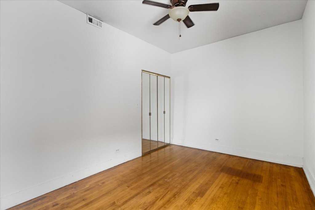 4000 N Southport Ave - Photo 3 of 11